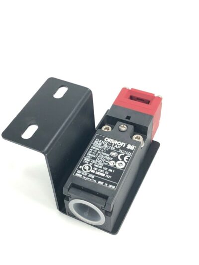 Omron Safety Limit Switch with Key Actuator, Plastic, NO/NC - D4NS-1AF